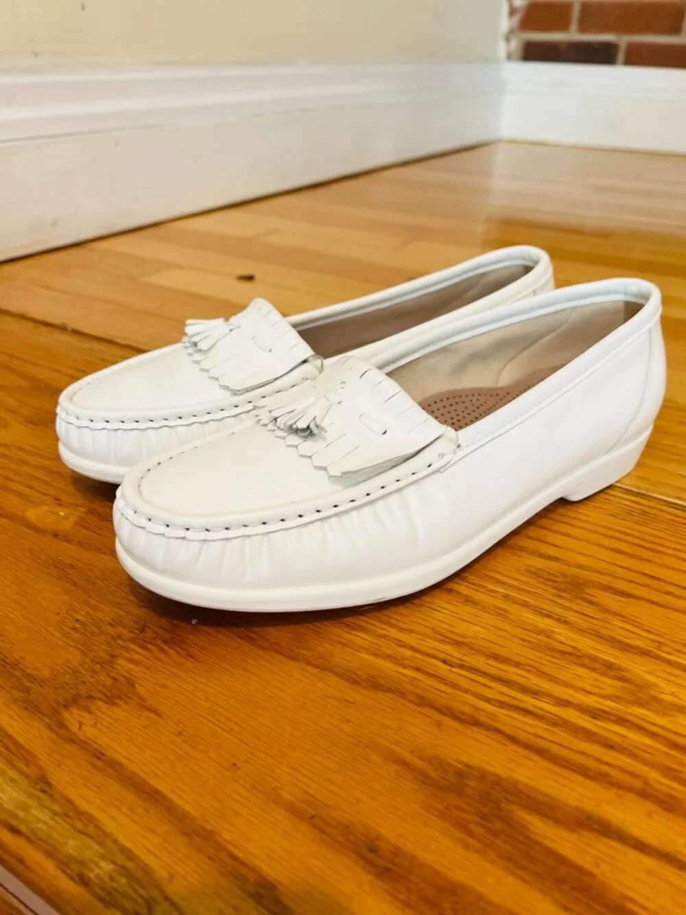SAS white tassel tripad